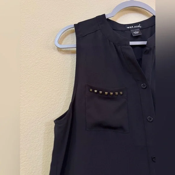 Wet Seal Sheer Sleeveless Button Down Top - Picture 4 of 7
